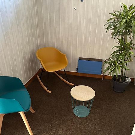 Hotel Le Lyon Vert Commentry Екстериор снимка