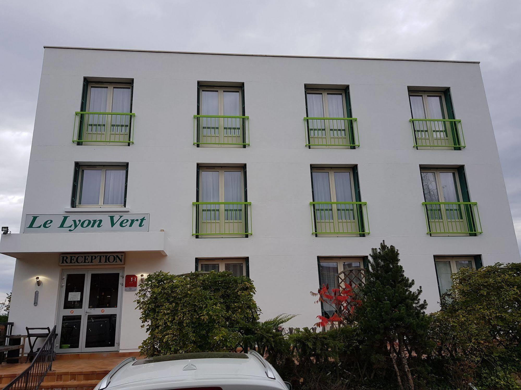 Hotel Le Lyon Vert Commentry Екстериор снимка