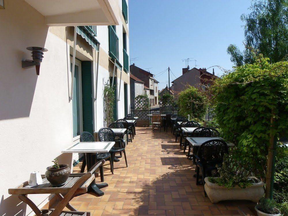 Hotel Le Lyon Vert Commentry Екстериор снимка